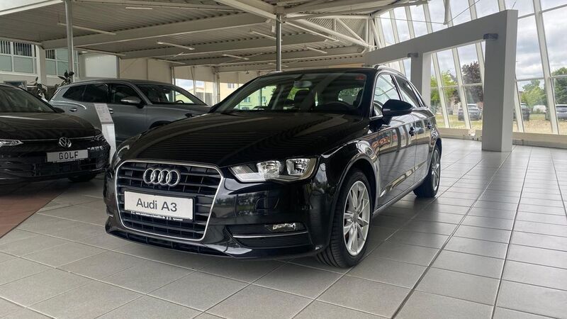 Phantomschwarzperleffekt Gebraucht 2013 Audi A3 Sportback Attraction Limousine | 11.890 € (Fairer Preis) - Bild 1/4