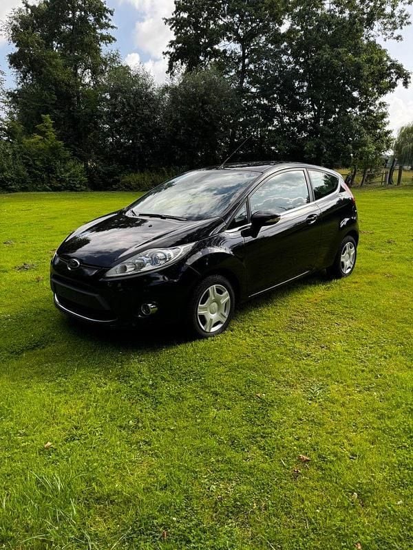 Schwarz Gebraucht 2012 Ford Fiesta Titanium Kleinwagen | 3.999 € (Guter Preis) - Bild 1/4