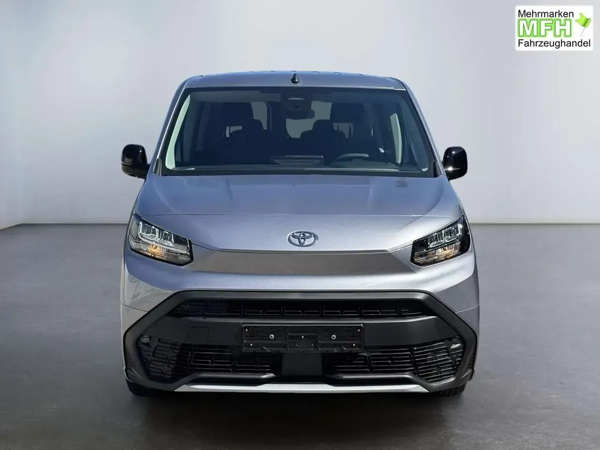 Neu Toyota Proace Verso Business Edition 110 PS (80 kW) 2026 Silber atomic metallic Kombi