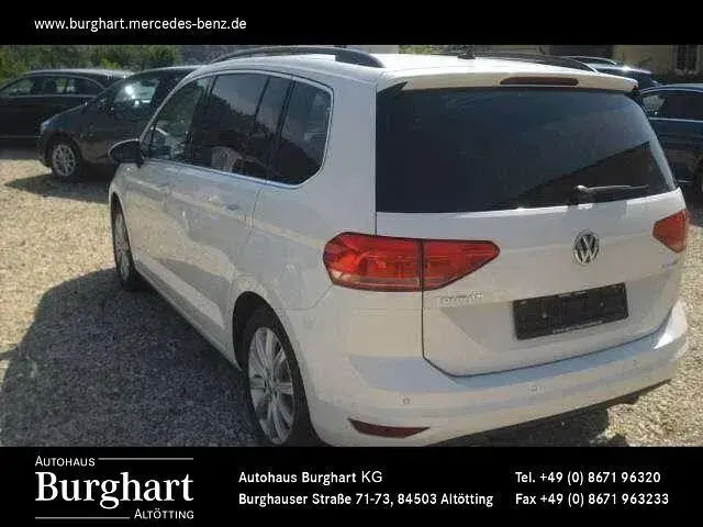 Gebraucht VW Touran Highline 190 PS (139 kW) 2017 Oryxweiß perlmutteffekt Van / Kleinbus