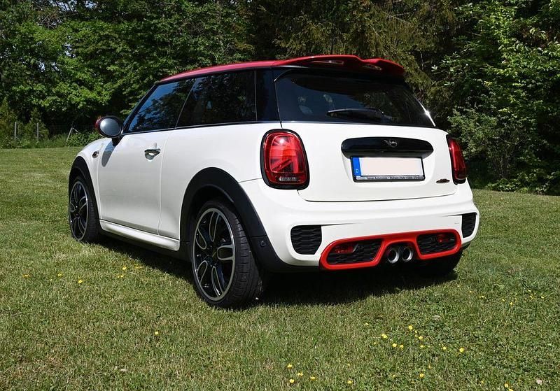 Gebraucht Mini John Cooper Works 231 PS (169 kW) 2021 Weiß Kleinwagen