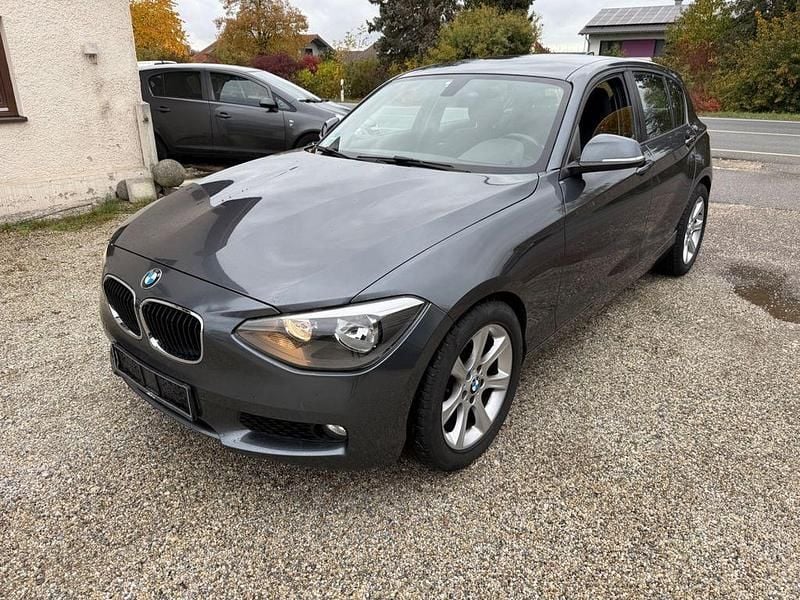 Grau Gebraucht 2011 BMW 116 Comfort Edition Kleinwagen | 4.400 € (Guter Preis) - Bild 1/4