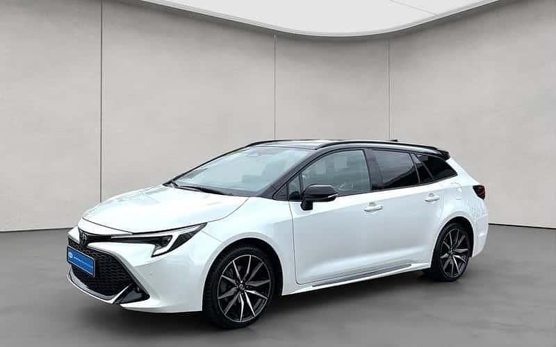 Weiß Gebraucht 2024 Toyota Corolla Sport Kombi | 29.980 € (Fairer Preis) - Bild 1/4