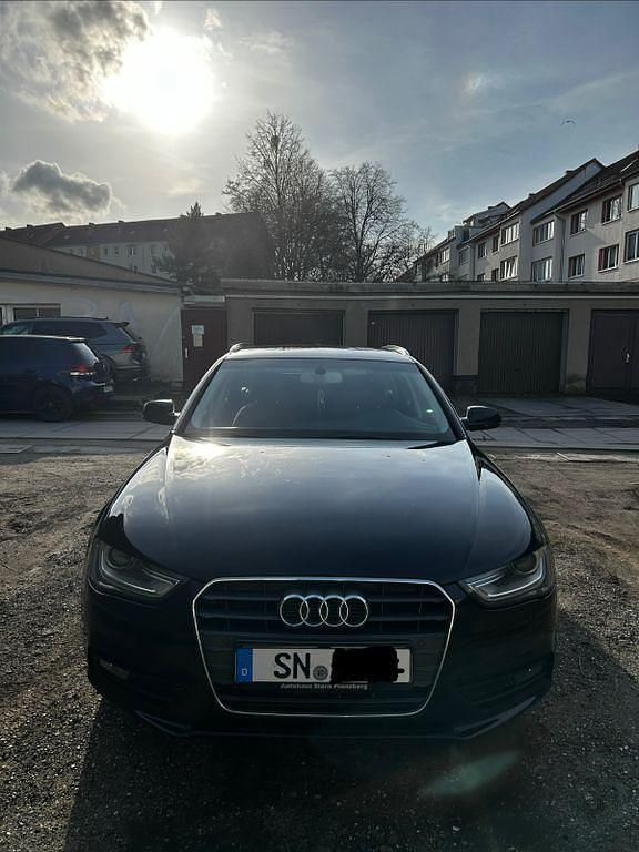 Gebraucht Audi A4 150 PS (110 kW) 2013 Schwarz Kombi