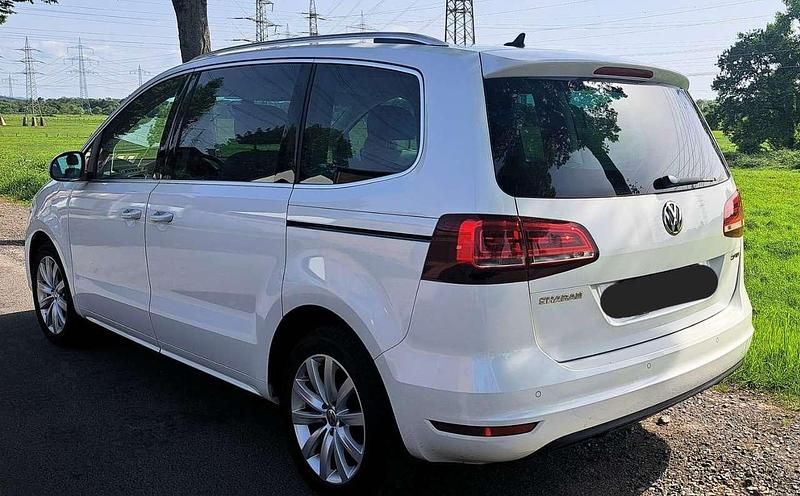 Weiß Gebraucht 2015 VW Sharan Highline Van / Kleinbus | 18.490 € (Fairer Preis) - Bild 1/4