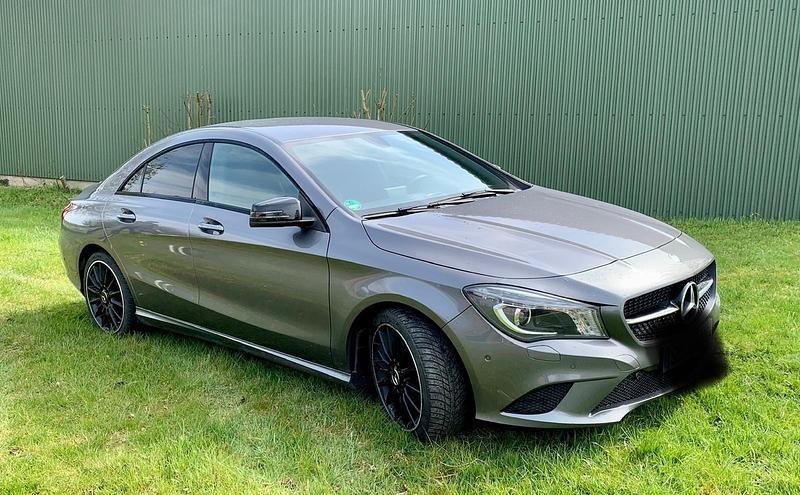 Grau Gebraucht 2014 Mercedes CLA200 Urban Coupé | 11.950 € (Guter Preis) - Bild 1/4