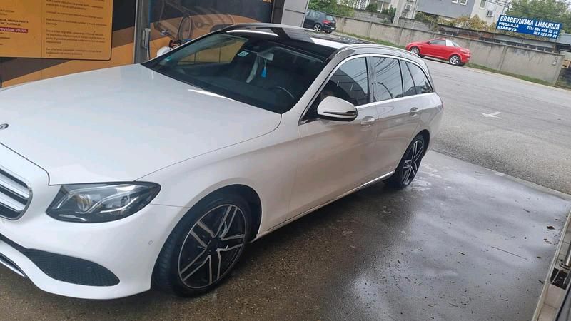 Weiß Gebraucht 2018 Mercedes E220 Kombi | 17.500 € (Superpreis) - Bild 1/4
