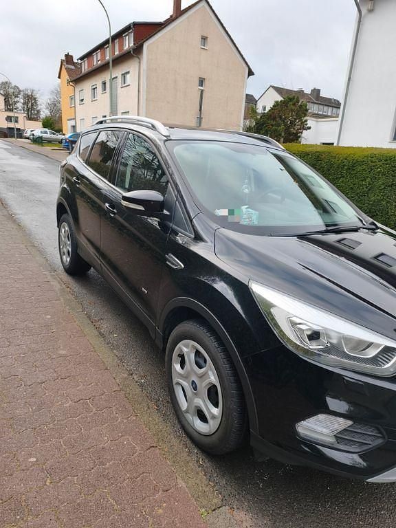 Gebraucht Ford Kuga 150 PS (110 kW) 2018 Schwarz SUV