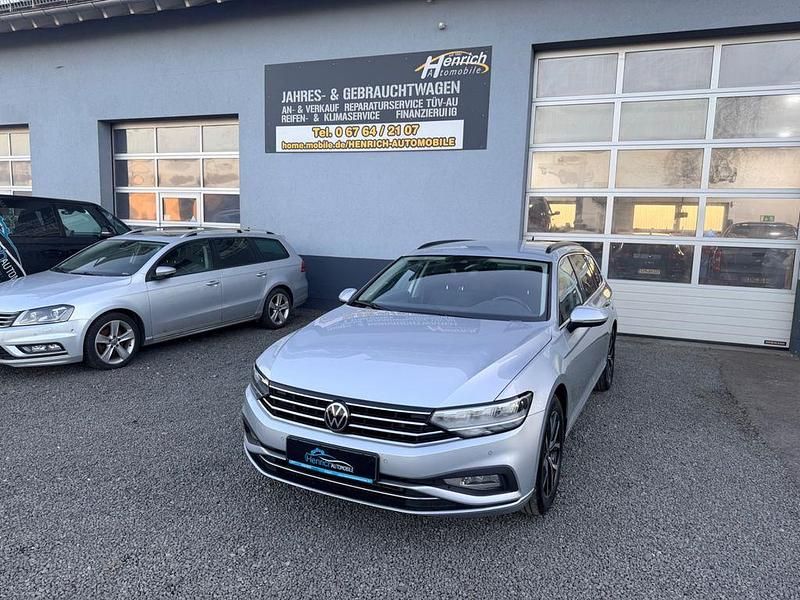 Gebraucht VW Passat 200 PS (147 kW) 2022 Silber Kombi
