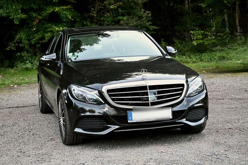 Schwarz Gebraucht 2015 Mercedes C250 Avantgarde Limousine | 16.700 € (Fairer Preis) - Bild 1/4