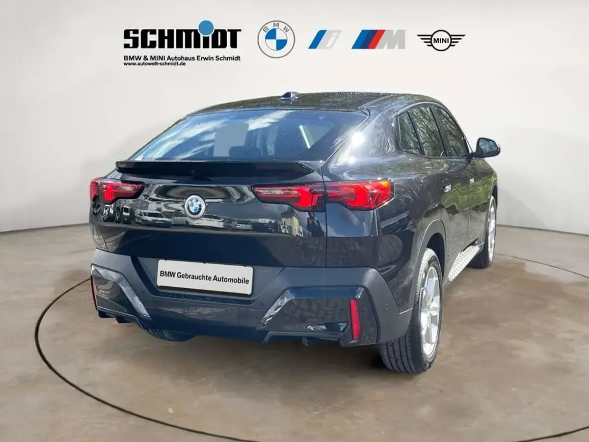 Gebraucht BMW X2 163 PS (119 kW) 2025 Black sapphire metallic SUV
