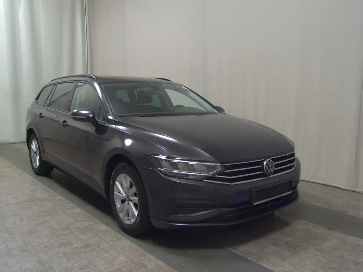 Gebraucht VW Passat 150 PS (110 kW) 2022 Grau Kombi