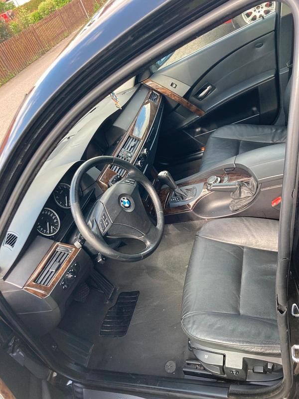 Gebraucht BMW 523 177 PS (130 kW) 2006 Schwarz Limousine