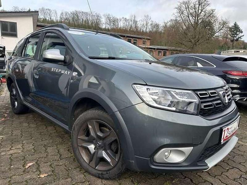 Gebraucht Dacia Logan Celebration 90 PS (66 kW) 2018 Islandgrau Kombi