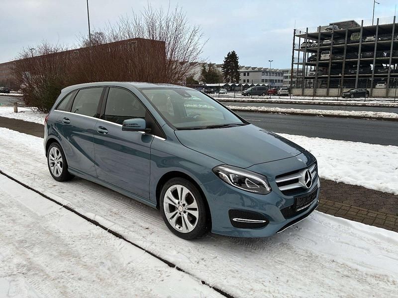 Gebraucht Mercedes B180 Urban 109 PS (80 kW) 2015 Helblau Van / Kleinbus