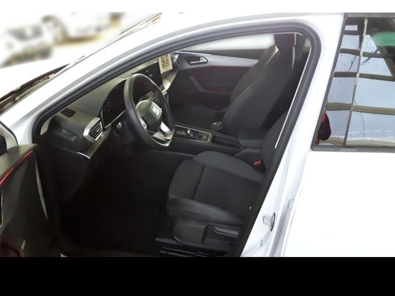 Weiß Gebraucht 2024 Seat Leon FR Van / Kleinbus | 29.501 € (Fairer Preis) - Bild 1/4