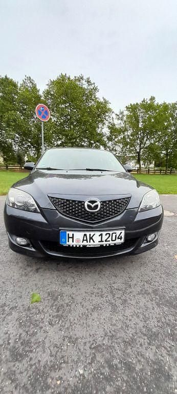 Grau Gebraucht 2006 Mazda 3 Comfort Limousine | 3.000 € (Fairer Preis) - Bild 1/4