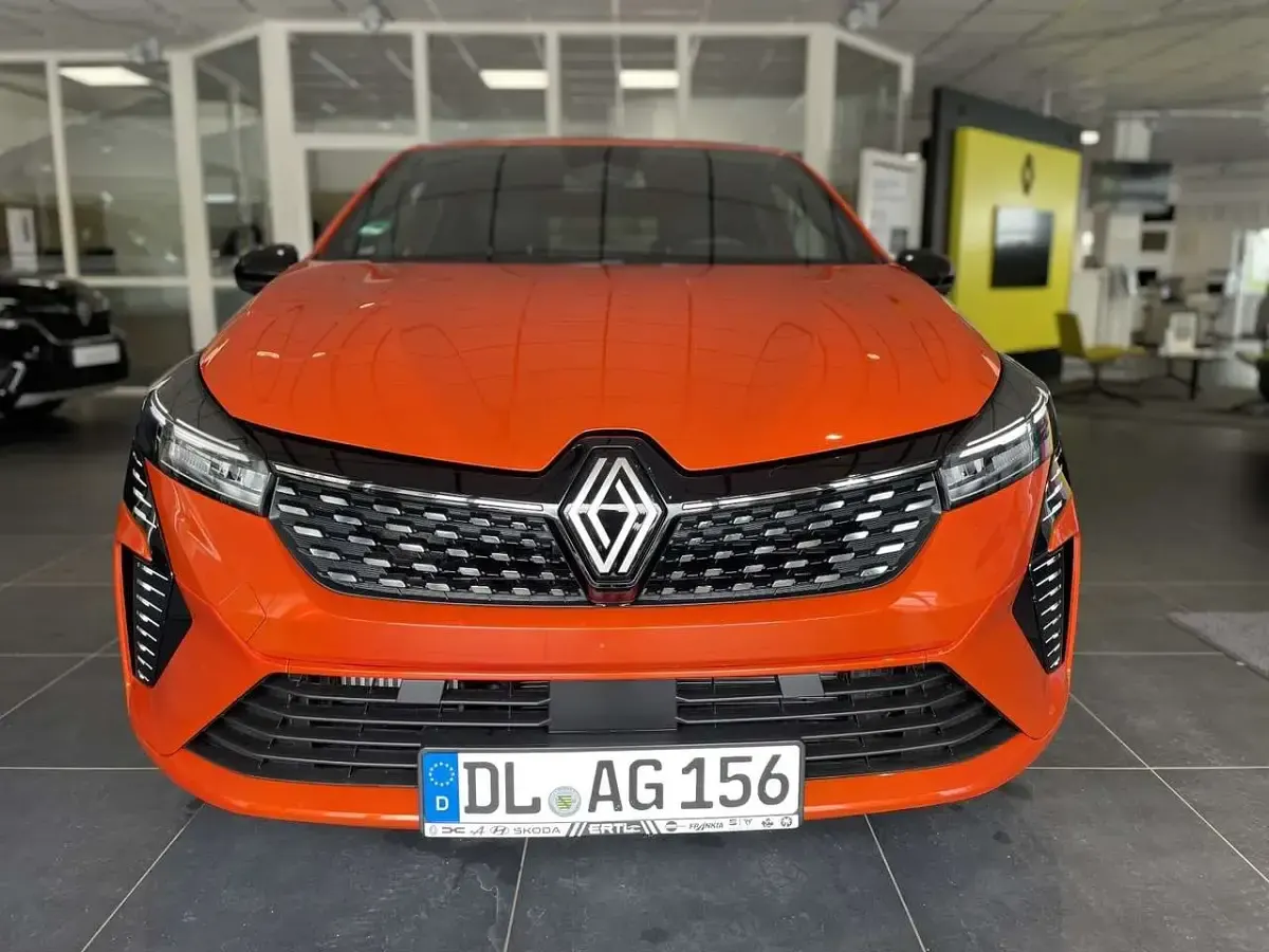 Gebraucht Renault Clio V Techno 91 PS (66 kW) 2025 Valenciaorange metallic Limousine