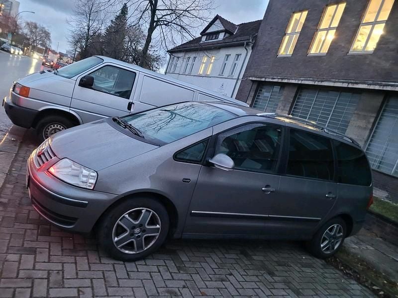 Gebraucht VW Sharan 140 PS (102 kW) 2006 Gold Van / Kleinbus