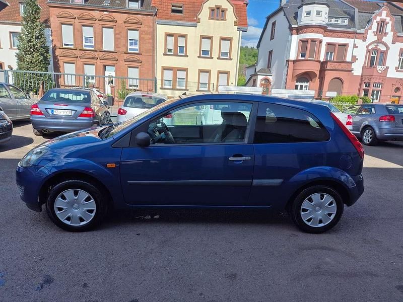 Blau Gebraucht 2007 Ford Fiesta Kleinwagen | 3.500 € (Teuer) - Bild 1/4