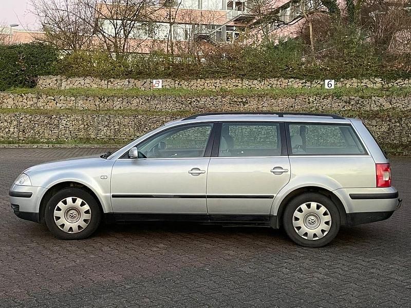 Gebraucht VW Passat 102 PS (75 kW) 2001 Grau Limousine