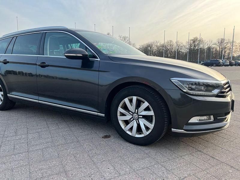 Gebraucht VW Passat Highline 190 PS (139 kW) 2017 Grau Limousine