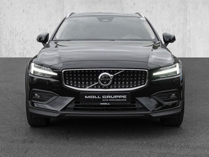Gebraucht Volvo V60 CC Ultimate 197 PS (144 kW) 2023 Black solid ´stone´ / solid Kombi