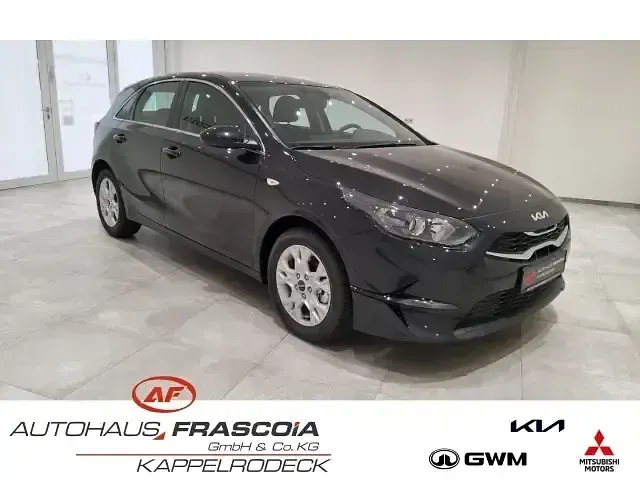 Używany Kia Ceed Vision 101 KM (74 kW) 2024 Czarny Hatchback