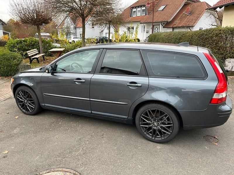 Grau Gebraucht 2005 Volvo V50 Kombi | 6.000 € (Teuer) - Bild 1/4