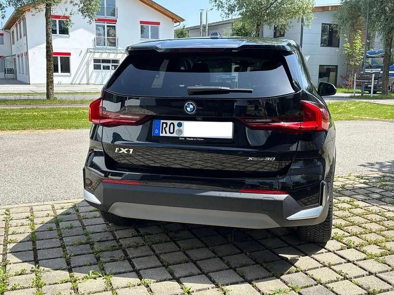 Gebraucht BMW iX1 230 kW (313 PS) 2023 Schwarz SUV