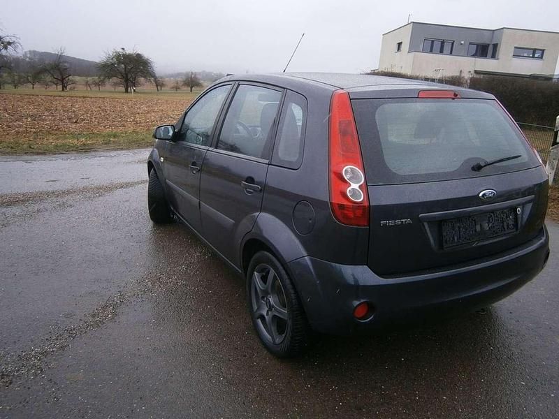 Gebraucht Ford Fiesta 80 PS (58 kW) 2008 Royalgrau met. Kleinwagen