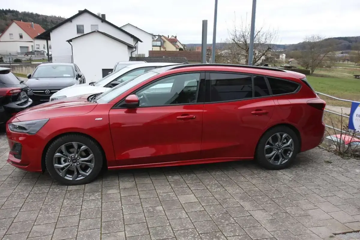 Usado Ford Focus ST-Line X 155 CV (114 kW) 2024 Rojo Familiar
