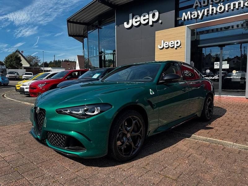 Grün Neu 2025 Alfa Romeo Giulia Quadrifoglio Limousine | 81.980 € (Superpreis) - Bild 1/4