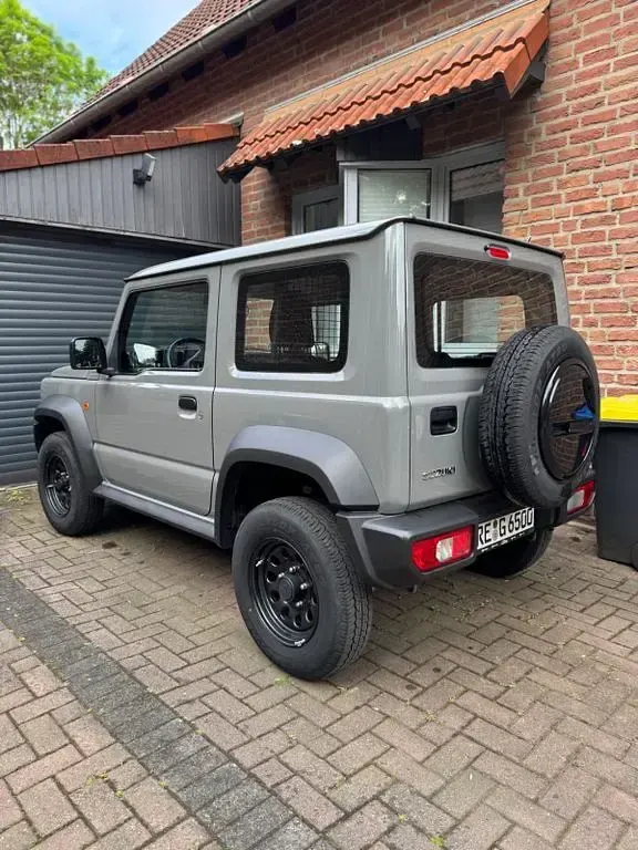 Occasion Suzuki Jimny 102 ch (75 kW) 2023 Gris SUV