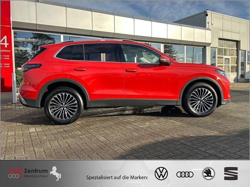 Gebraucht VW Tiguan Elegance 150 PS (110 kW) 2025 Rot SUV