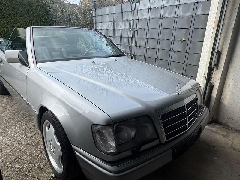 Gebraucht Mercedes E200 Edition 136 PS (100 kW) 1997 Silber Cabrio