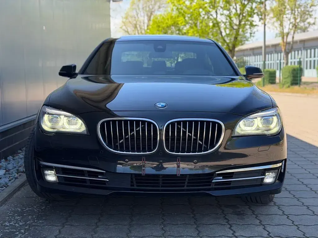 Gebraucht BMW 740 Sport Line 313 PS (230 kW) 2014 Schwarz Limousine