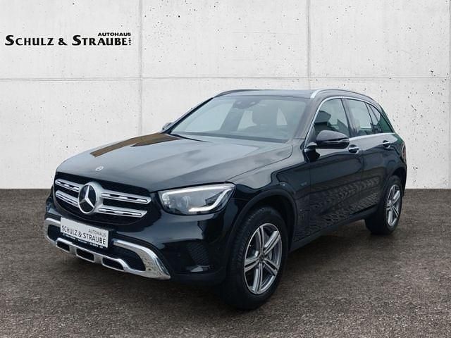 Obsidianschwarz metallic (metallic) Gebraucht 2021 Mercedes GLC300 SUV | 38.450 € (Fairer Preis) - Bild 1/4