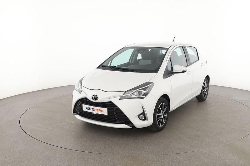 Weiß Gebraucht 2018 Toyota Yaris Team Limousine | 13.490 € (Fairer Preis) - Bild 1/3