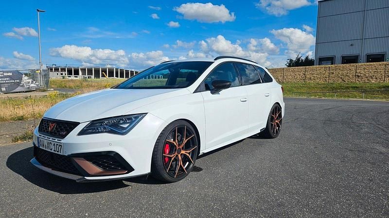 Weiß Gebraucht 2018 Cupra Leon Kombi | 21.900 € (Fairer Preis) - Bild 1/4