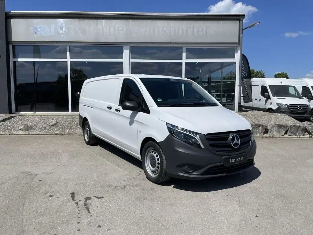 Gebraucht Mercedes Vito 190 PS (139 kW) 2023 Arktikweiß Van