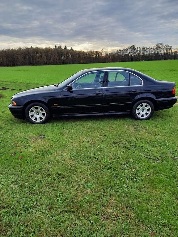 Schwarz Gebraucht 2002 BMW 520 Limousine | 1.250 € (Superpreis) - Bild 1/4