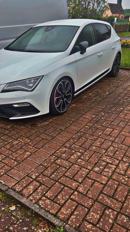 Weiß Gebraucht 2018 Seat Leon FR Limousine | 15.900 € (Fairer Preis) - Bild 1/4