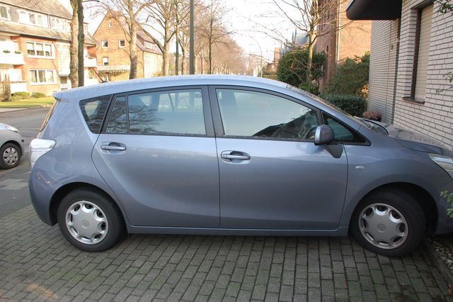 Blau Gebraucht 2009 Toyota Verso Multidrive S Van / Kleinbus | 14.200 € - Bild 1/2