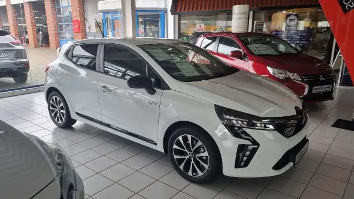 Neu Mitsubishi Colt Plus 143 PS (105 kW) 2025 Antarktisweiß Kleinwagen