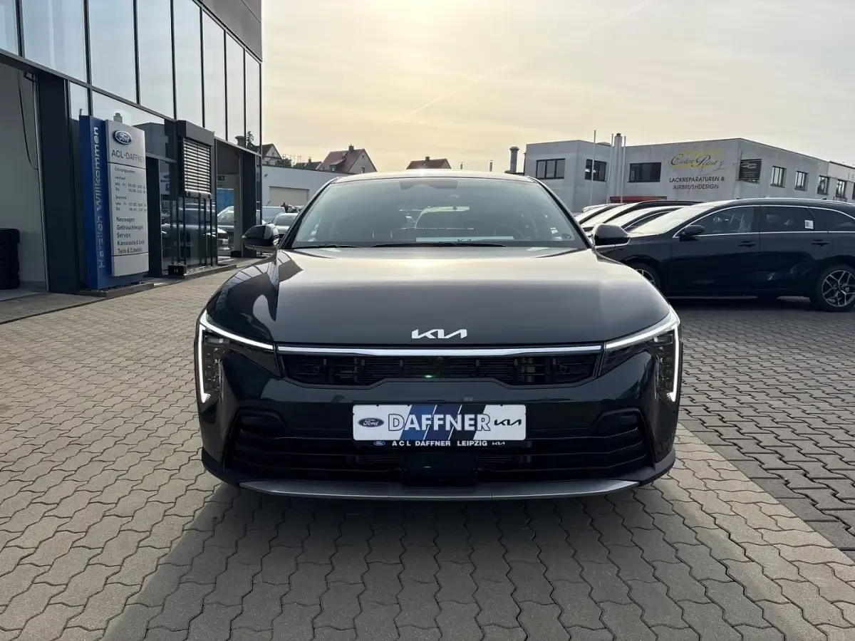Neu Kia K4 Spirit 150 PS (110 kW) 2025 Interstellar grau metallic Limousine