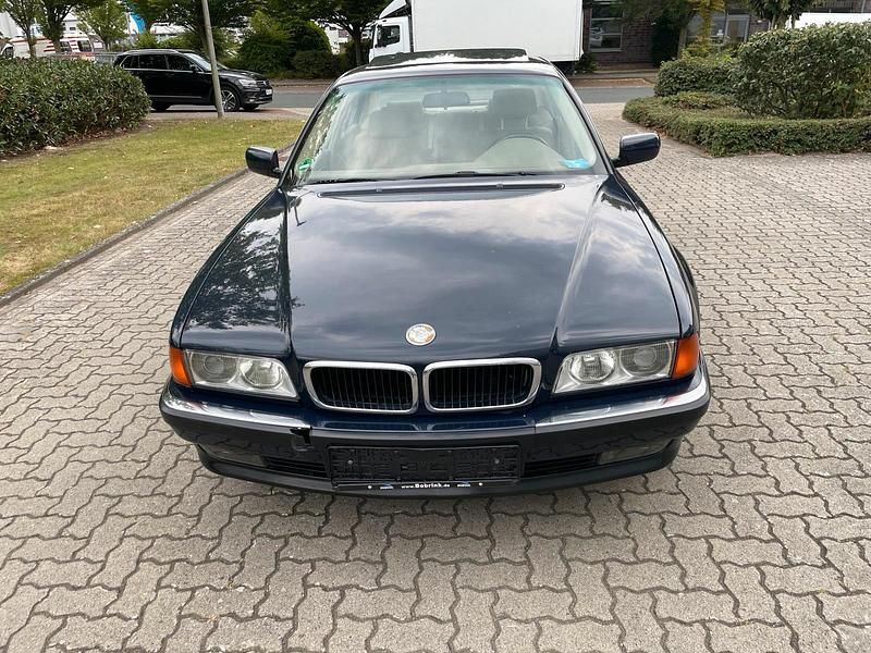 Blau Gebraucht 1998 BMW 728 Limousine | 8.900 € - Bild 1/4