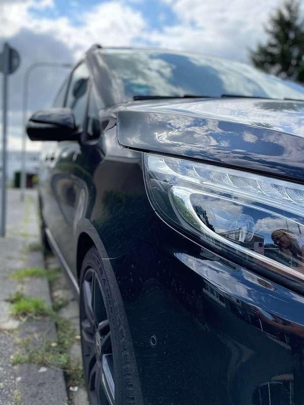 Schwarz Gebraucht 2022 Mercedes V250 Edition Van / Kleinbus | 54.800 € (Etwas zu teuer) - Bild 1/4