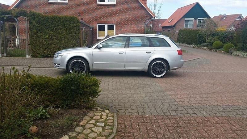 Silber Gebraucht 2005 Audi A4 Kombi | 3.500 € (Etwas zu teuer) - Bild 1/4