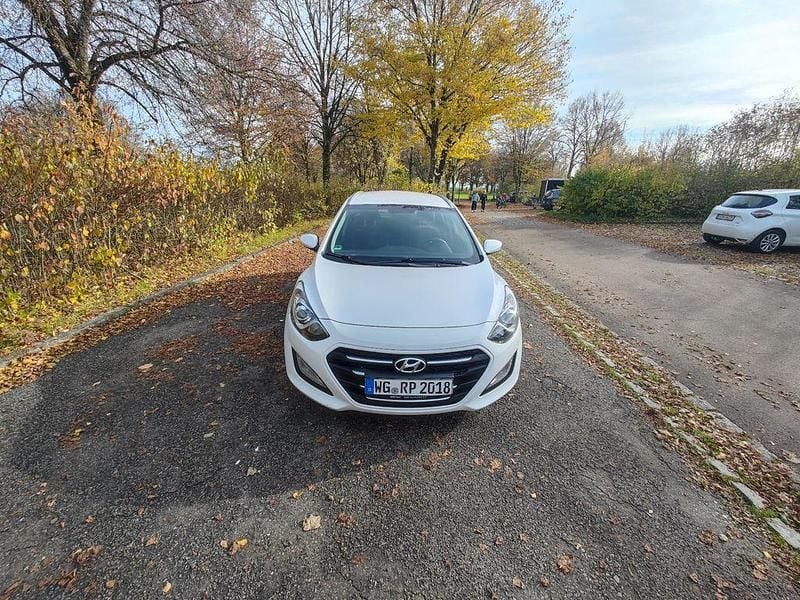 Second-hand Hyundai i30 Select 110 CP (80 kW) 2017 Alb Berlinǎ